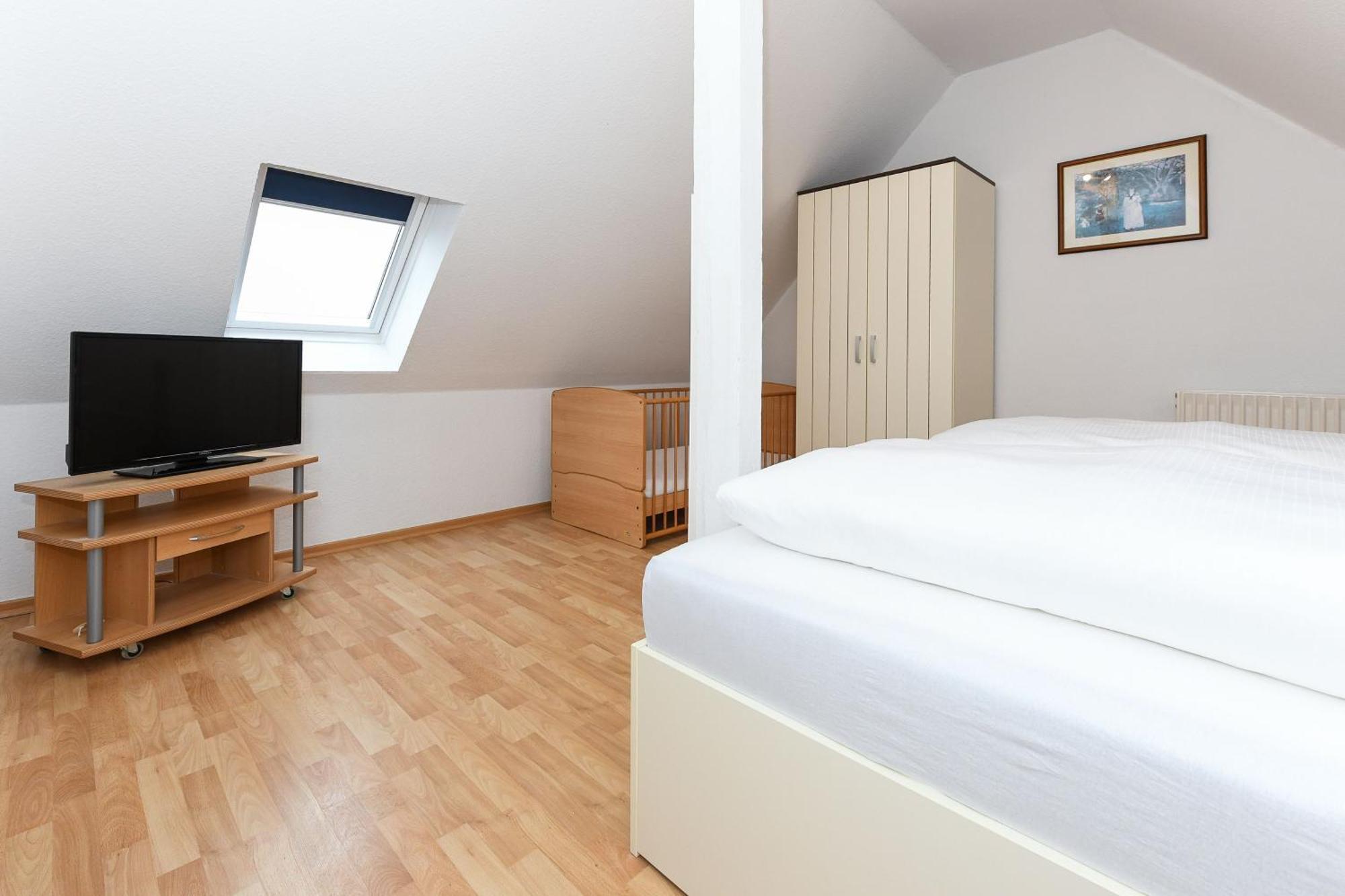 Ferienwohnungen Im Haus Strandkorb Bensersiel Exterior foto