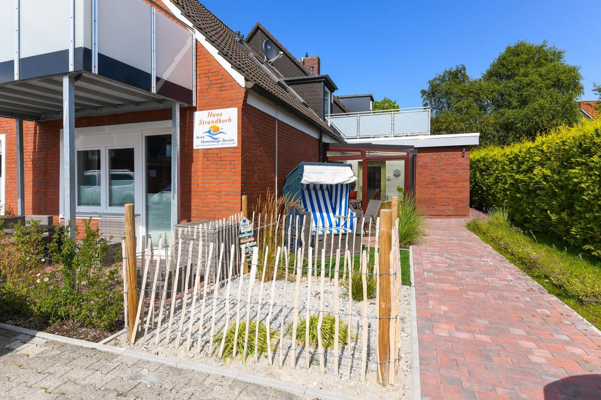 Ferienwohnungen Im Haus Strandkorb Bensersiel Exterior foto